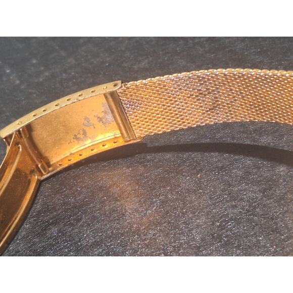 RARE- Exetron Model 32 LED Digital Watch MTQ-32V Box Papers Serial Match Works main image 7